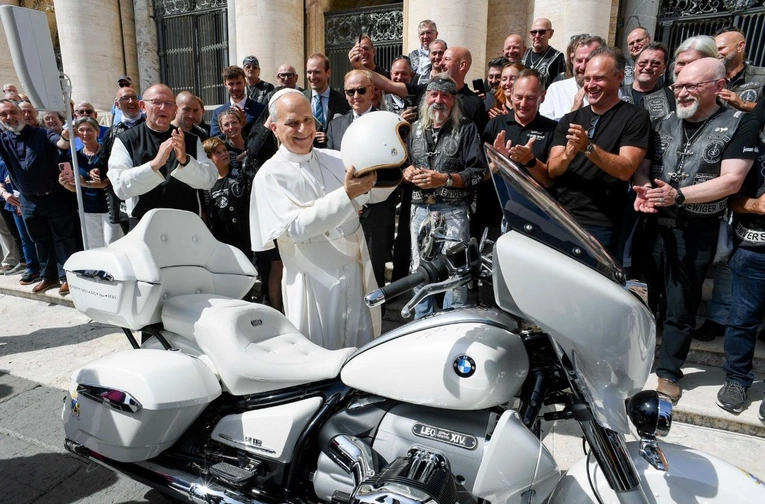 „Papieski motocykl” na Placu św. Piotra