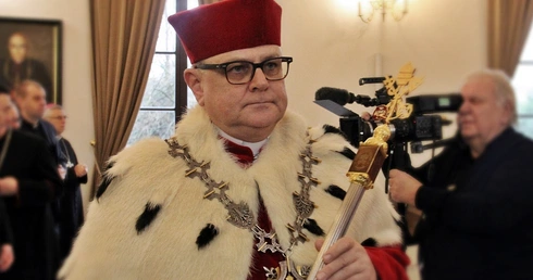 Jak odnaleźć sens studiów w świecie AI i niżu demograficznego? Wywiad z ks. prof. Sławomirem Stasiakiem