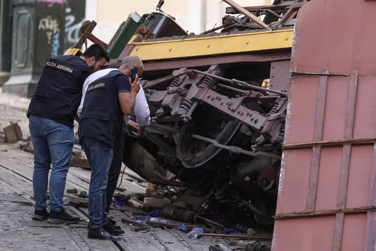 Zerwana lina prawdopodobną przyczyną wypadku kolejki Gloria w Lizbonie