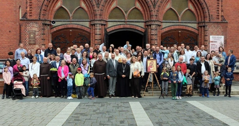 Bp Kiciński: Ekipy Notre-Dame to mały synod Kościoła
