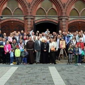 Bp Kiciński: Ekipy Notre-Dame to mały synod Kościoła