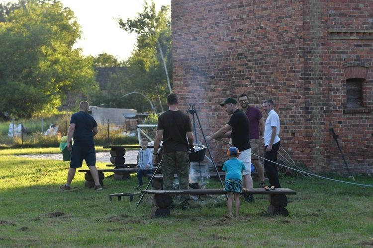 "Misja 47 godzin z ojcem..." w Gębicach