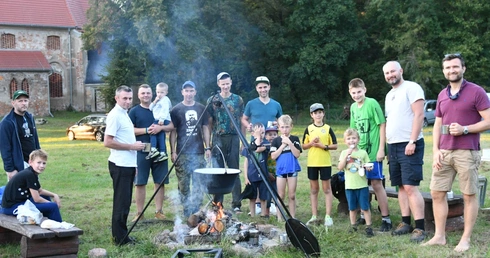 "Misja 47 godzin z ojcem..." w Gębicach