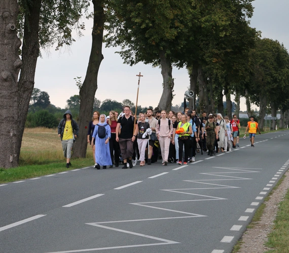 V Młodzieżowa Pielgrzymka z Płońska do Czerwińska n. Wisłą 