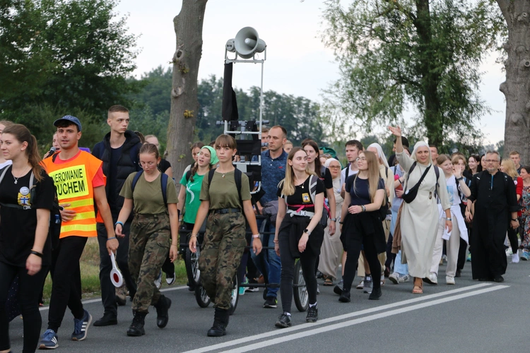 V Młodzieżowa Pielgrzymka z Płońska do Czerwińska n. Wisłą 