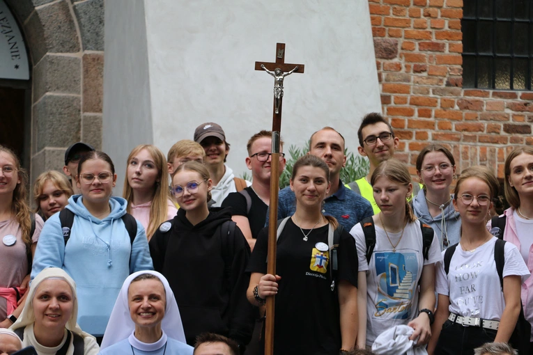 V Młodzieżowa Pielgrzymka z Płońska do Czerwińska n. Wisłą 