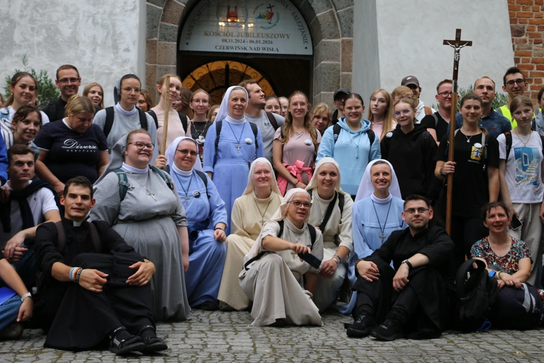 V Młodzieżowa Pielgrzymka z Płońska do Czerwińska n. Wisłą 