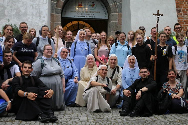 V Młodzieżowa Pielgrzymka z Płońska do Czerwińska n. Wisłą 