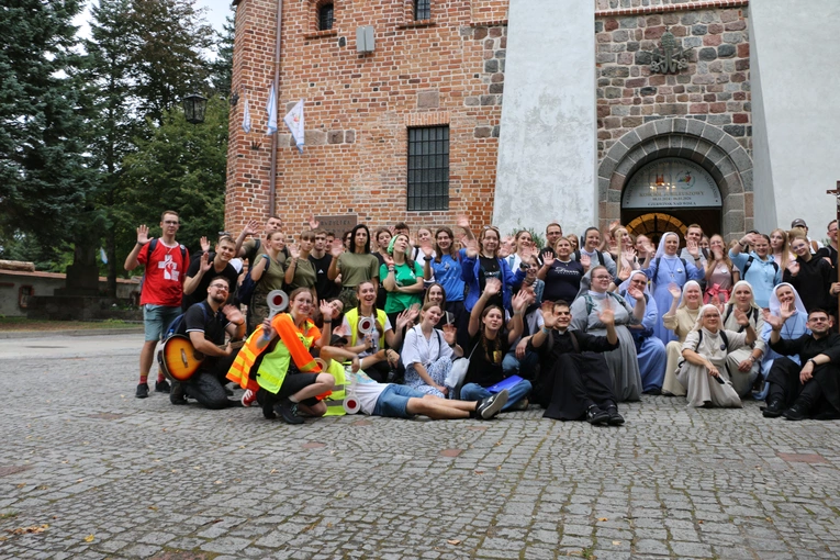 V Młodzieżowa Pielgrzymka z Płońska do Czerwińska n. Wisłą 