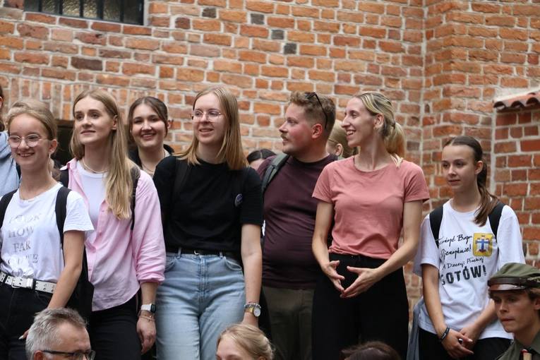 V Młodzieżowa Pielgrzymka z Płońska do Czerwińska n. Wisłą 