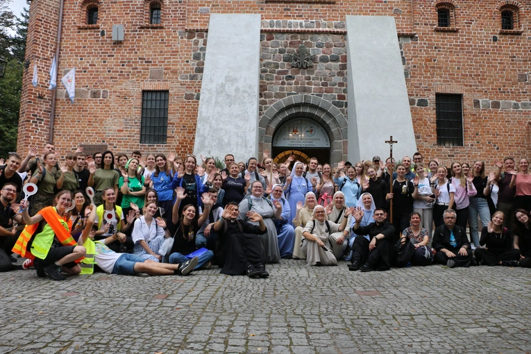 V Młodzieżowa Pielgrzymka z Płońska do Czerwińska n. Wisłą 