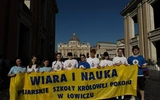 W kanonizacji uczestniczyli uczniowie i kadra Pijarskiej. 