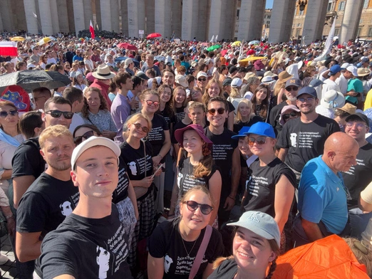 Młodzi podczas kanonizacji młodych