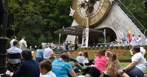 Bp Przyborek do małżonków: Świętość zaczyna się dziś, nie jutro