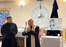 Przekazanie relikwii Carlo Acutisa do więzienia w Busto Arsizio