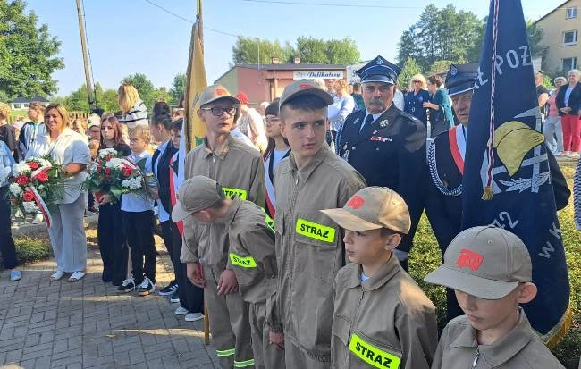 W uroczystości wzięły udział poczty sztandarowe.