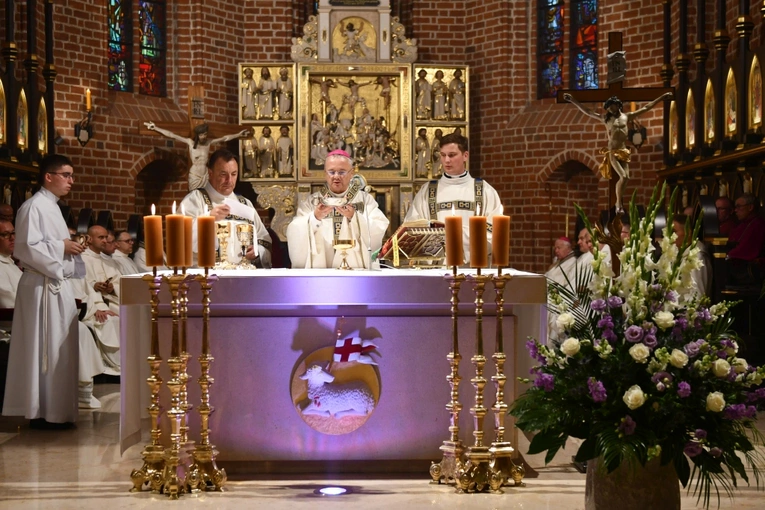 Konsekracja ołtarza w katedrze