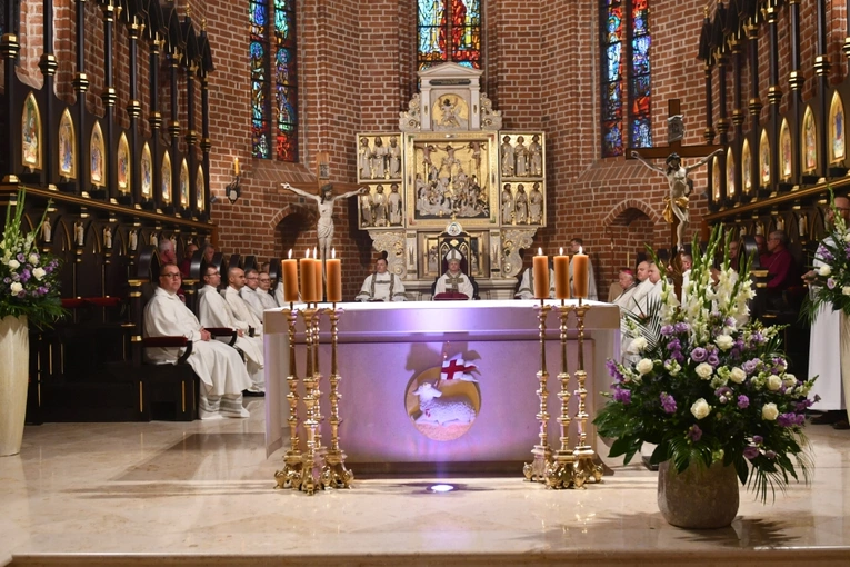 Konsekracja ołtarza w katedrze