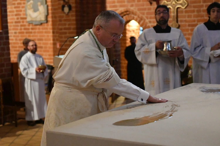 Konsekracja ołtarza w katedrze