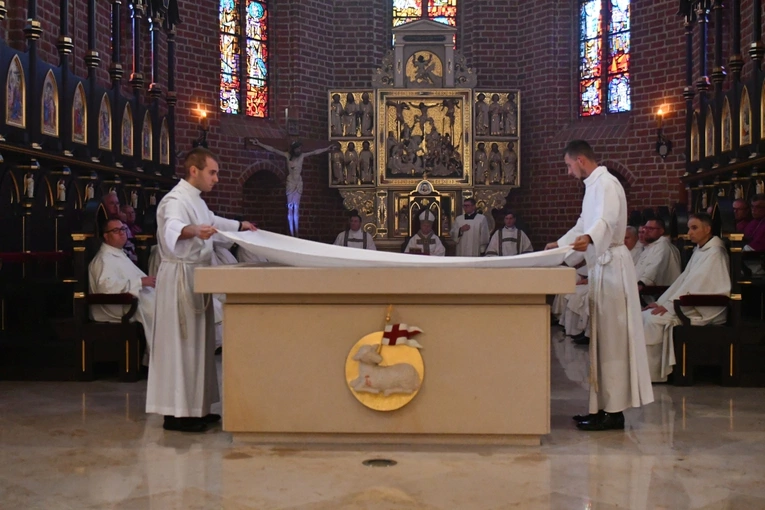 Konsekracja ołtarza w katedrze