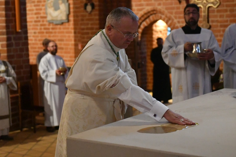 Konsekracja ołtarza w katedrze