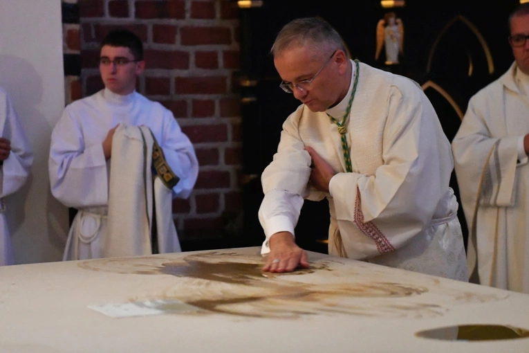 Konsekracja ołtarza w katedrze