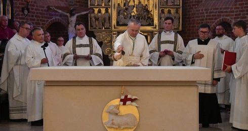 Konsekracja ołtarza w katedrze