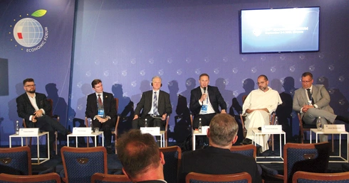  Tomasz Sztreker z Fundacji Wiara w Biznesie (prowadzący), Piotr Pietryga, Oliver Merz, ks. Rafał Kowalski, o. Tomasz Grabowski OP, Łukasz Bernaciński.