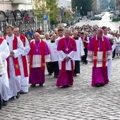 Biskupi na Moście Przyjaźni.