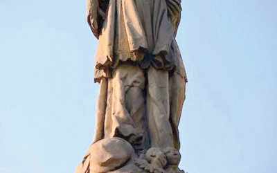 Figura św. Jana Nepomucena na rynku stoi od 1725 roku. 