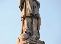 Figura św. Jana Nepomucena na rynku stoi od 1725 roku. 