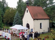 Kapliczka jest wierną kopią prasanktuarium w Schönstatt. 