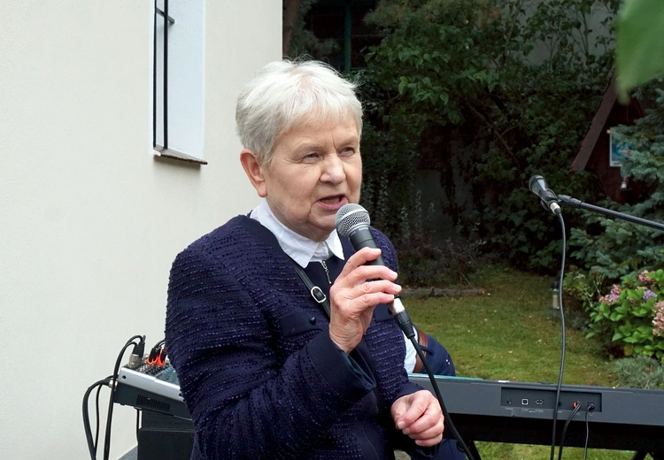 Opiekunka sanktuarium ze względu na swoją posługę nazywana jest siostrą Alicją. 