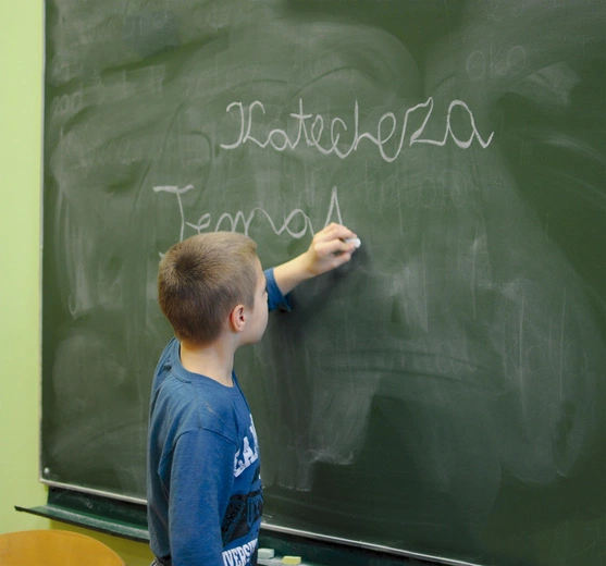 Obecna sytuacja krzywdzi dzieci, ponieważ w polskiej szkole nie ma – oprócz katechezy – przedmiotu, który uczyłby chrześcijańskiej moralności.