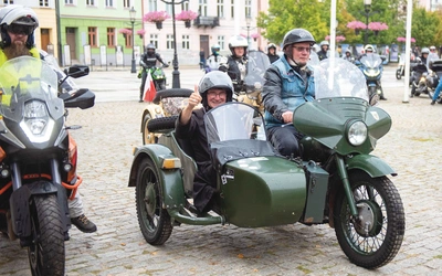 Tego dnia nawet biskup płocki nie odmówił sobie przejazdu w motocyklowym korowodzie.