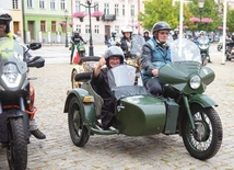 Tego dnia nawet biskup płocki nie odmówił sobie przejazdu w motocyklowym korowodzie.
