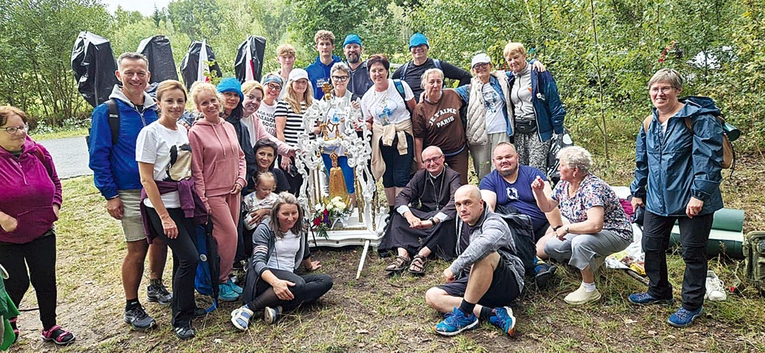 Pielgrzymi z Płocka wyruszyli w drogę pod hasłem „Z Maryją w pielgrzymce nadziei”. Ich wędrówka była w tym roku szczególnym znakiem trwającego jubileuszu 950-lecia diecezji płockiej i Kościoła powszechnego. 