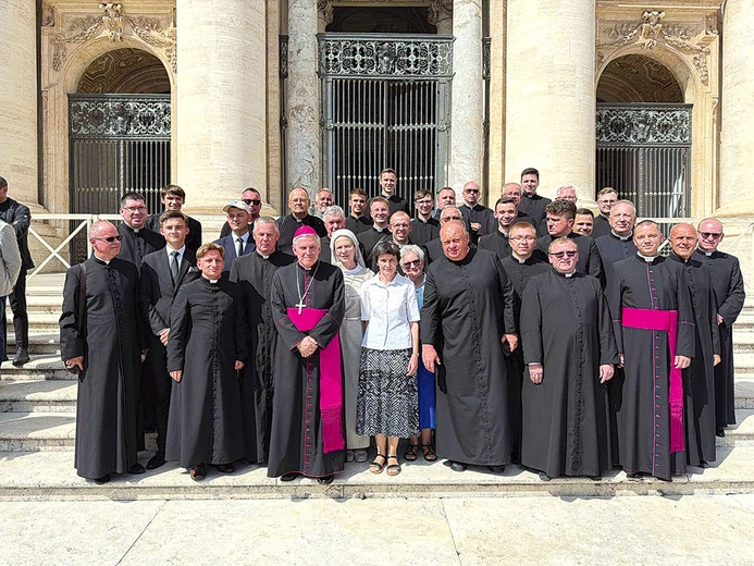  Najważniejszym momentem wyjazdu była audiencja generalna na placu św. Piotra. 