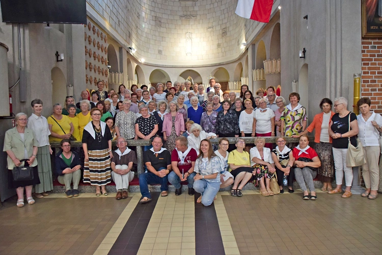 W spotkaniu modlitewnym uczestniczyli członkowie apostolstwa z Radomia, Pionek, Kozienic, Jastrzębi i Suchej.