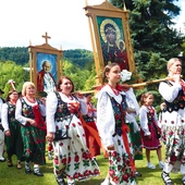 Uroczystości na Młynnem zakończyła procesja eucharystyczna.