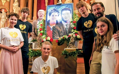 „Nowi święci Carlo Acutis i Pier Giorgio Frassati pokazują, że świętość to radość, przyjaźń i odwaga,  by być sobą. Modlimy się, by młodzi odkrywali  Jezusa jako najlepszego Przyjaciela i nie bali się żyć pełnią życia, z sercem otwartym na innych, idąc własną drogą, nie kopiując życia innych” – mówią osoby modlące się za młodych w ramach inicjatywy Pray4teens.
