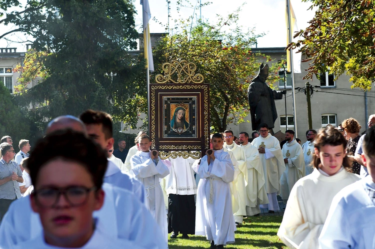 Wydarzenie co roku gromadzi dzieci, młodzież i pary z Domowego Kościoła, czyli gałęzi rodzinnej Ruchu Światło–Życie.