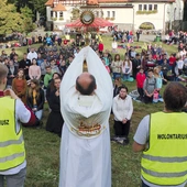 Coroczne zloty nastoletnich katolików to świadectwo wiary.