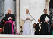 Papież zawierzył Polaków Maryi, Królowej Pokoju