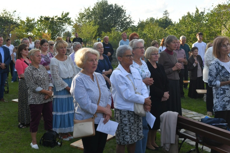 Biskup poświęcił kapilicę w Ciepielowie k. Nowej Soli