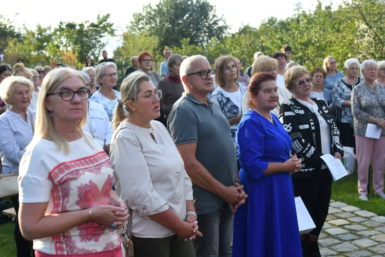 Biskup poświęcił kapilicę w Ciepielowie k. Nowej Soli
