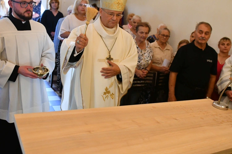 Biskup poświęcił kapilicę w Ciepielowie k. Nowej Soli