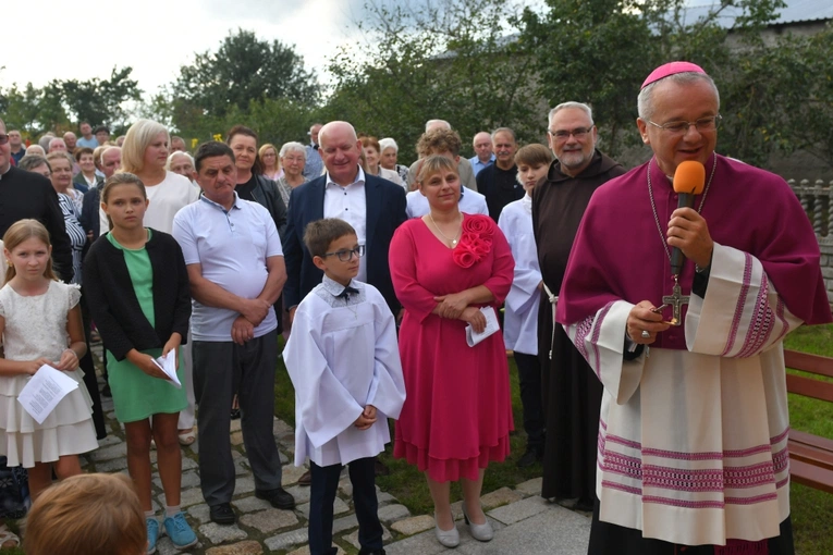 Biskup poświęcił kapilicę w Ciepielowie k. Nowej Soli