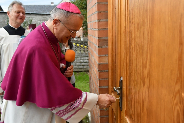 Biskup poświęcił kapilicę w Ciepielowie k. Nowej Soli