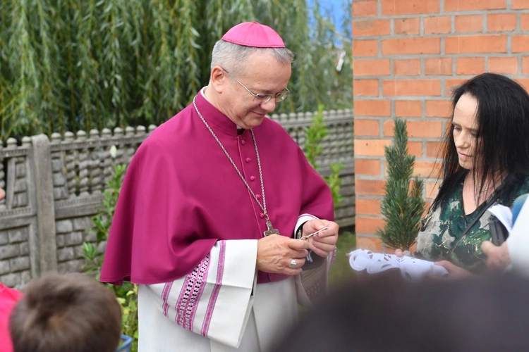 Biskup poświęcił kapilicę w Ciepielowie k. Nowej Soli